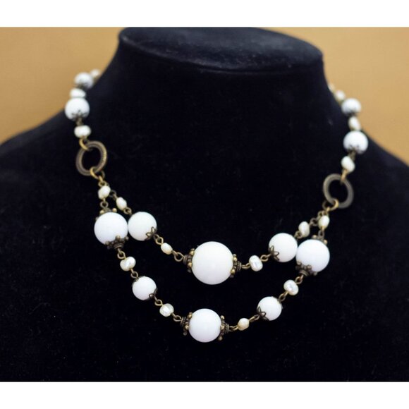 18 inch, Vintage White Linked Faux Pearls Silver Tone Bib Necklace - W25 - Picture 1 of 3